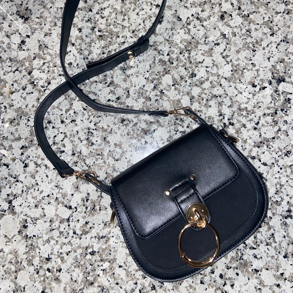 BLACK CROSSBODY PURSE